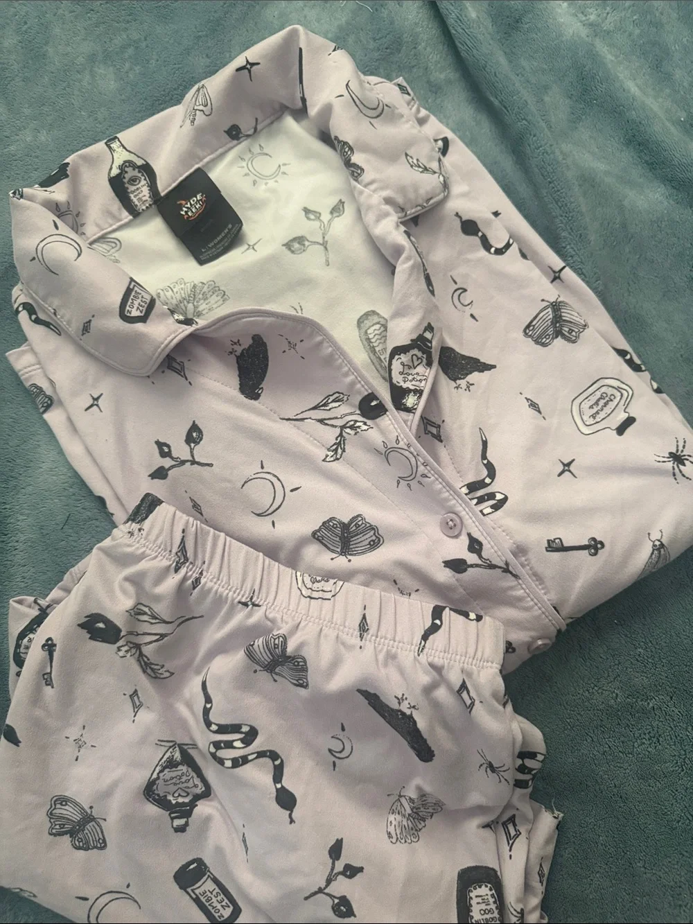 Halloween Graphic Print Two-Piece Pajama Set - Picture 5 of 5